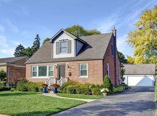106 N Pine St, Mount Prospect, IL 60056