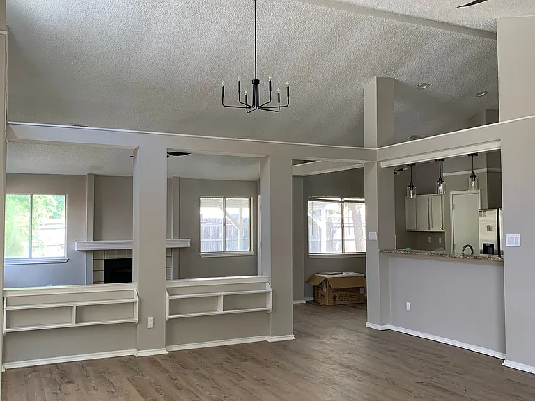 7801 Estates Way — Photo 3