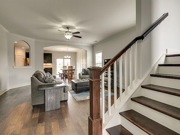 3rd image of 3018 Callaway Park Pl