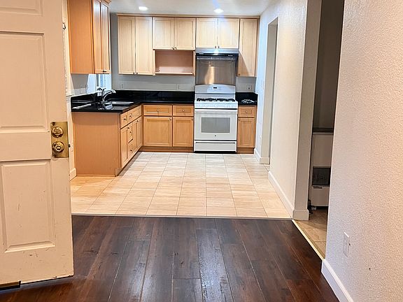 3rd image of 144 San Lorenzo Ave APT 2