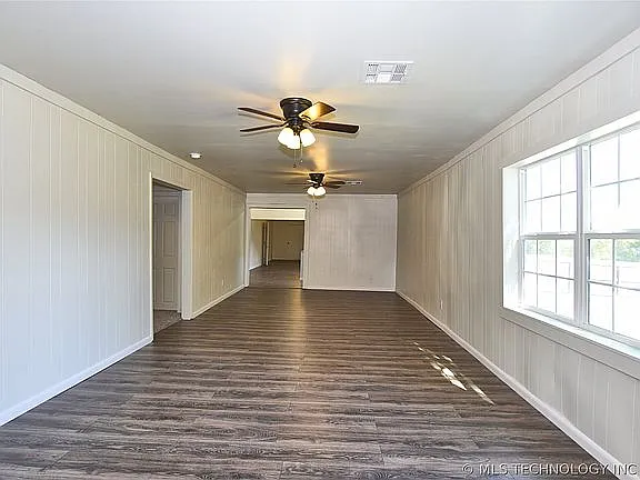 535 E Oak St — Photo 17