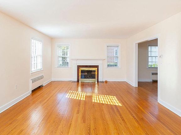 3rd image of 625 Tennyson Ave
