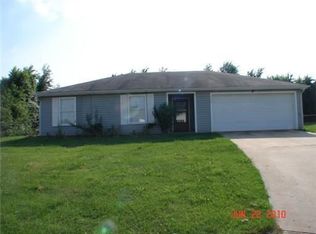 446 Village Ln, Springdale, AR 72764