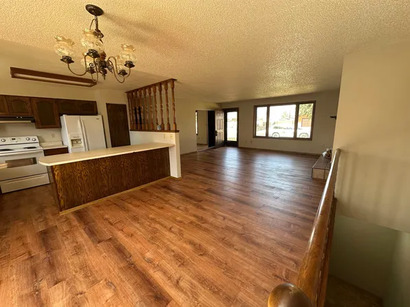 921 E 22nd Ave, Torrington, WY 82240