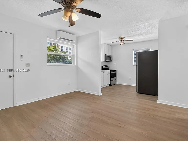 458 SW 9th St #1 — Photo 7