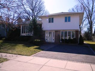 6 Eton Pl, Plainview, NY 11803
