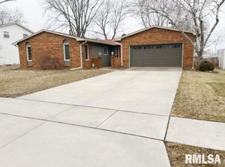 3715 Forest Rd, Davenport, IA 52807