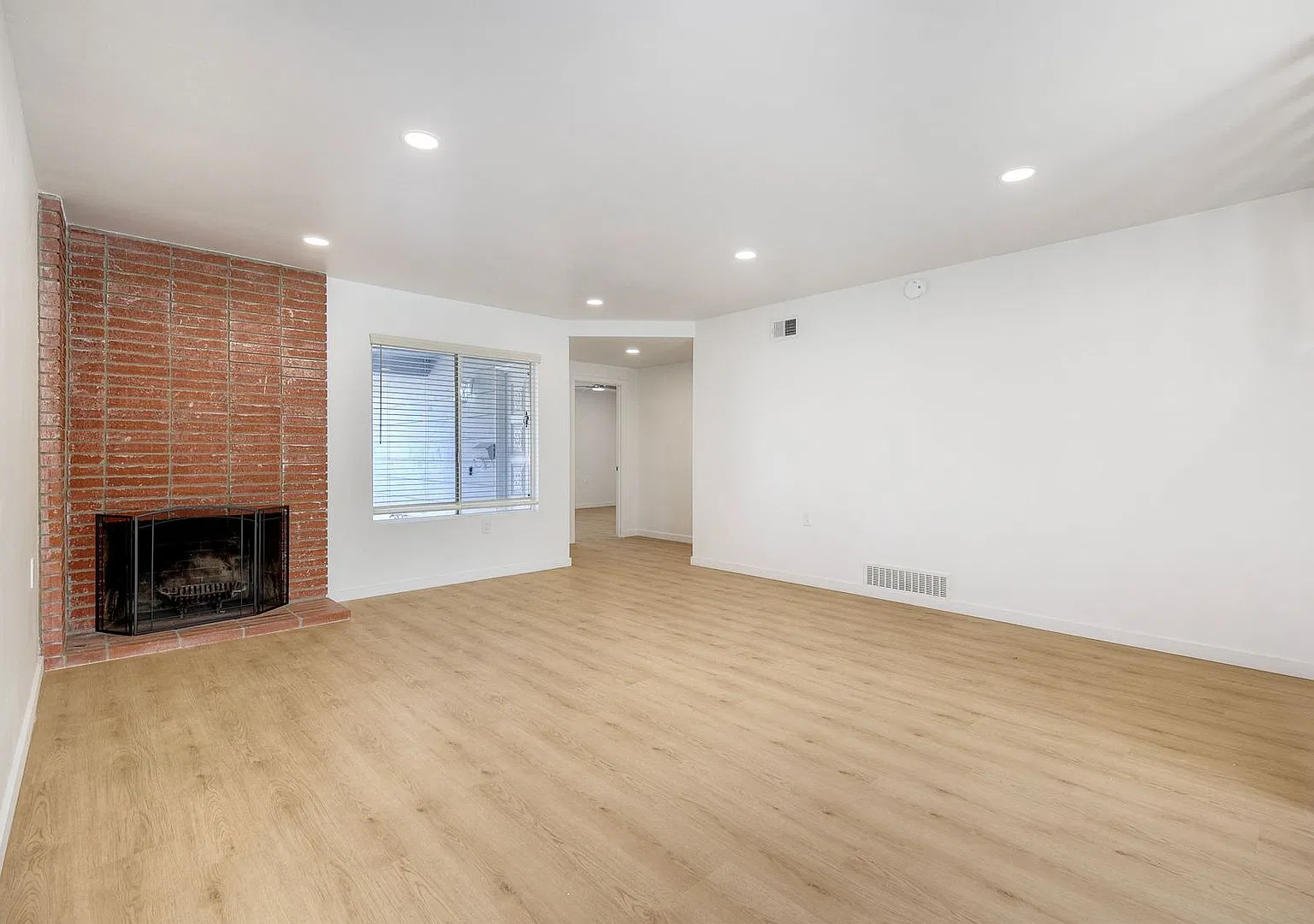 Spacious 3-Bedroom Chula Vista Home on a Cul-de-Sac with 2-Car Garage — Photo 4
