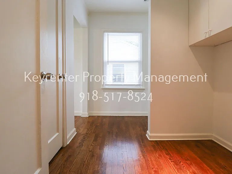 923 E 37th Pl — Photo 6