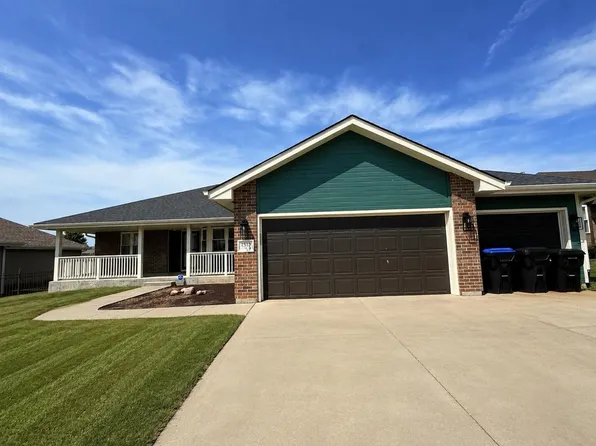 4513 SW Lakeside Dr, Topeka, KS 66610