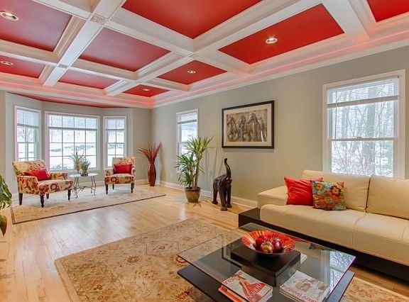 Family room w/custom ceiling