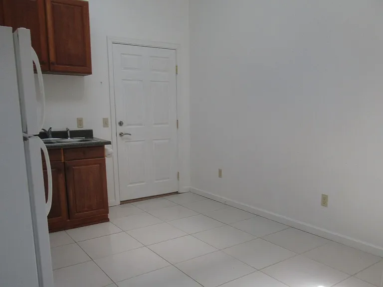 132 W. Sycamore St. — Photo 4