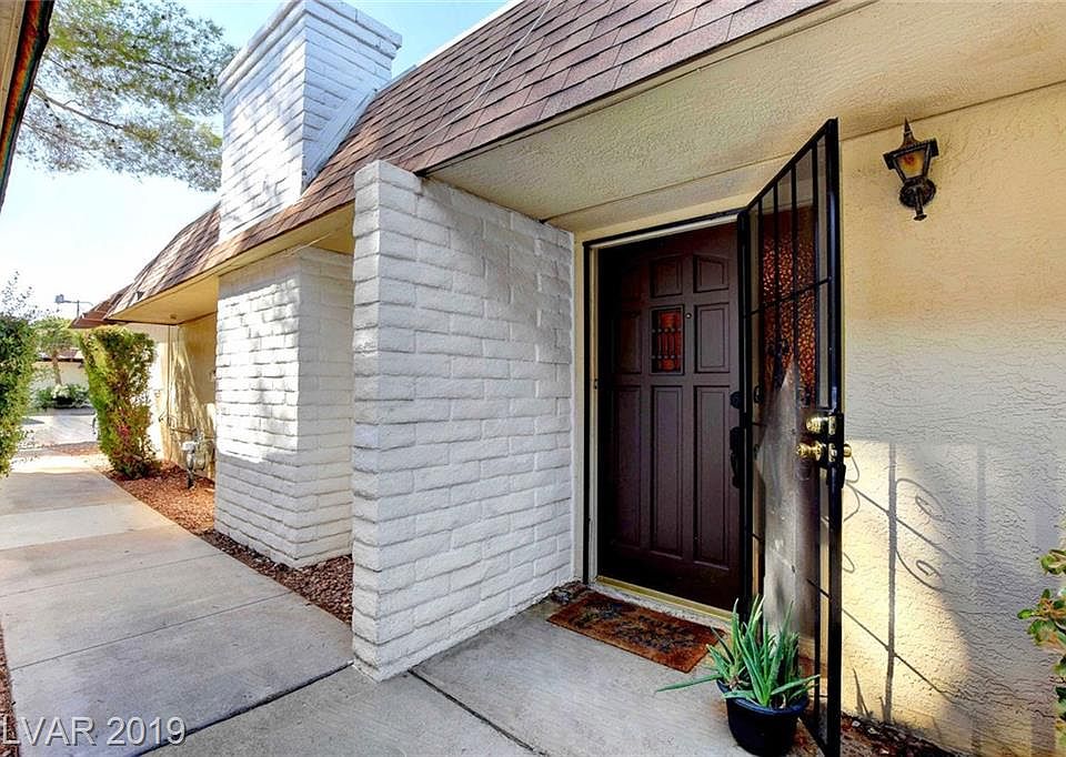 1st image of 2748 Heritage Cir