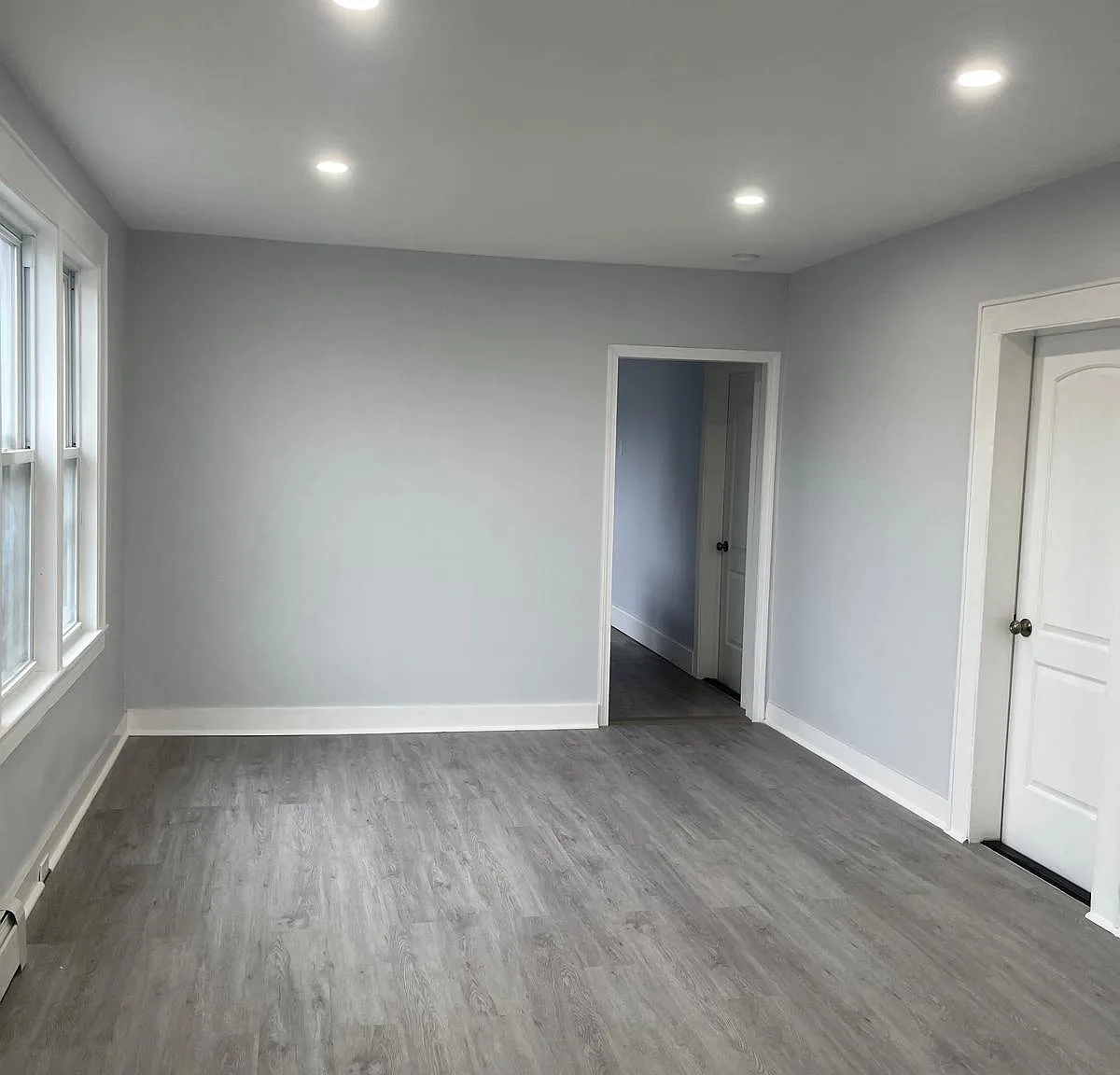 3 bed, 1025 sqft, $1,900 — Photo 1