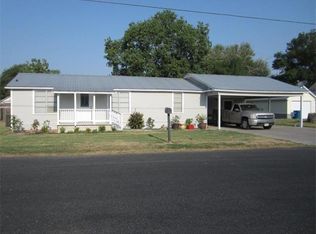 999 N Madison St, La Grange, TX 78945