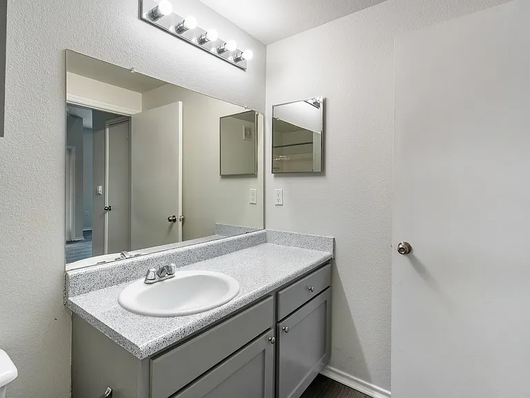The Lodge at Lost Pines Apartments — Photo 30