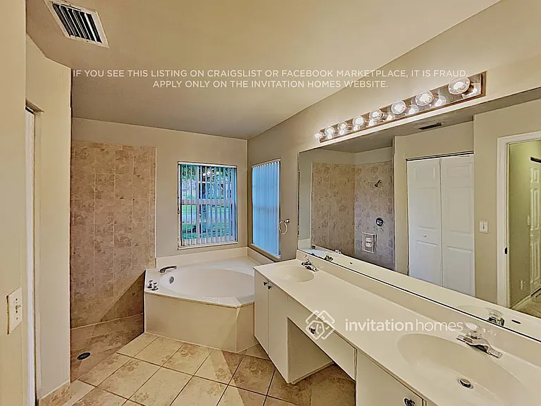 4705 NW 76th St — Photo 13