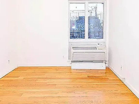 5th image of 400 Bedford Ave APT 5A