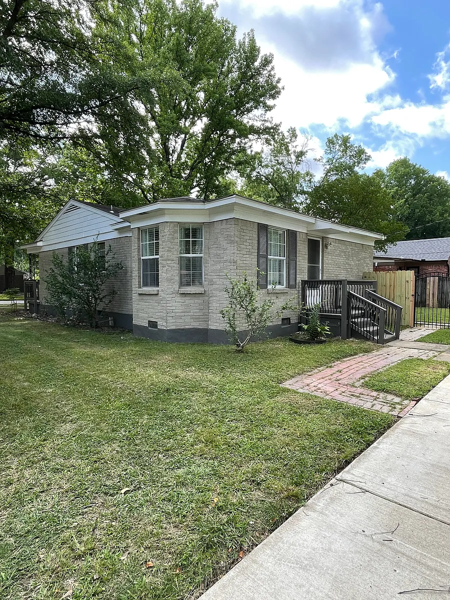 Building Photo - 1485 Ivy Rd