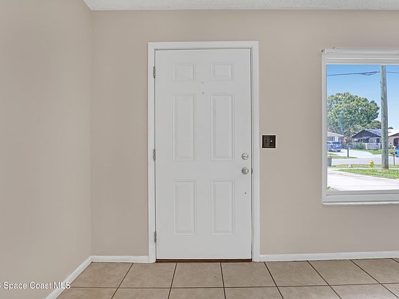 5th image of 1671 Charles Blvd NE