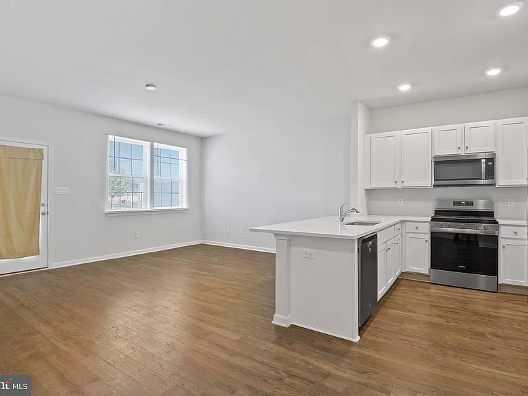 37 Arlotta St #37 — Photo 6