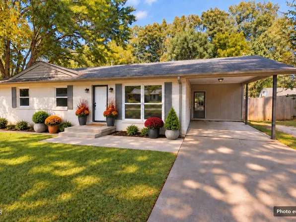 110 Circle Dr, Lexington, TN 38351