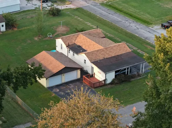 401 N Mary St, Sesser, IL 62884