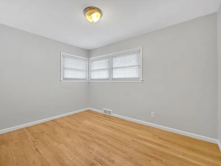 193 Chippewa Rd — Photo 7