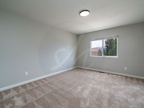 Dutchess- Primary Bedroom_07072022