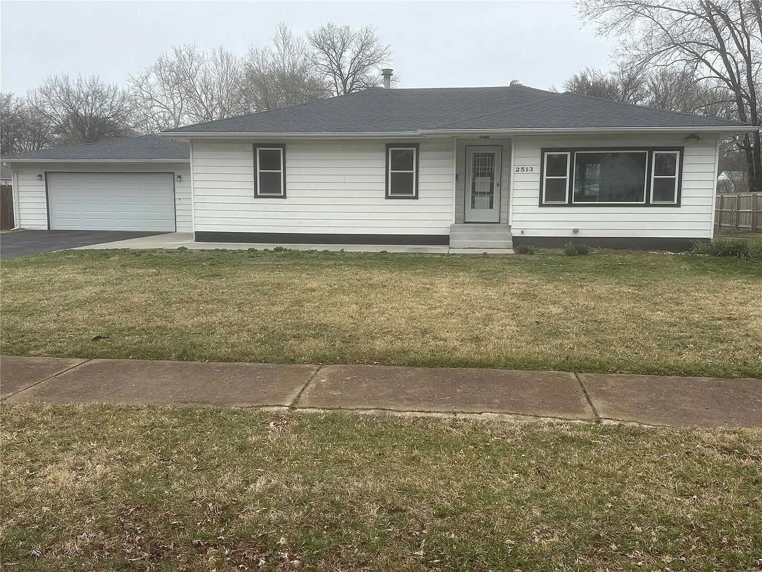2513 Pine St photo 1