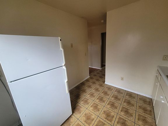 3rd image of 750 Liberty St #4