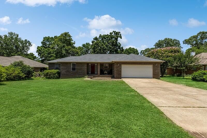 1st image of 203 Rosewood Ave