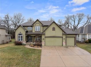 1261 SW Summit Crossing Dr, Lees Summit, MO 64081