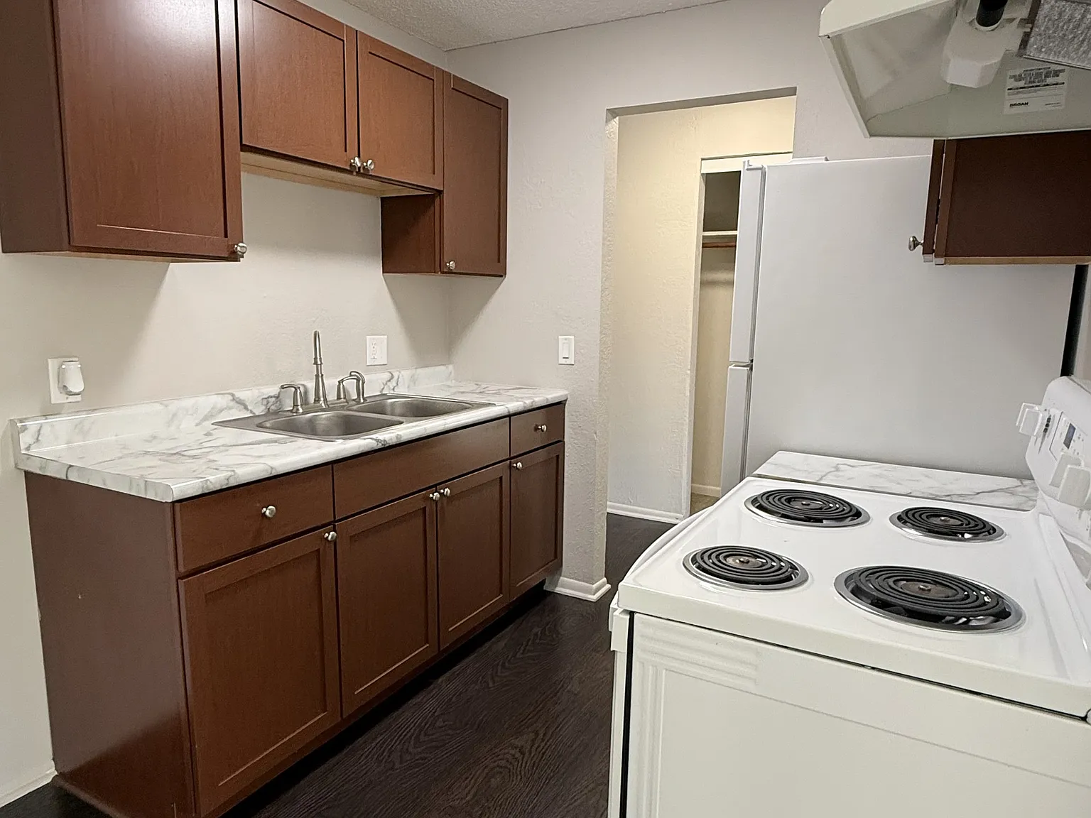 Johnson Parkway Apartments — Photo 3