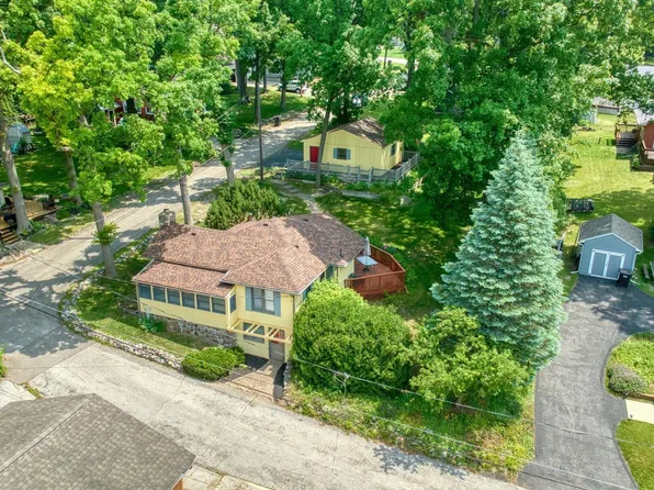 5027 Belmere Dr, Manitou Beach, MI 49253