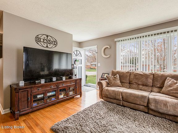 5th image of 8212 Latania Dr