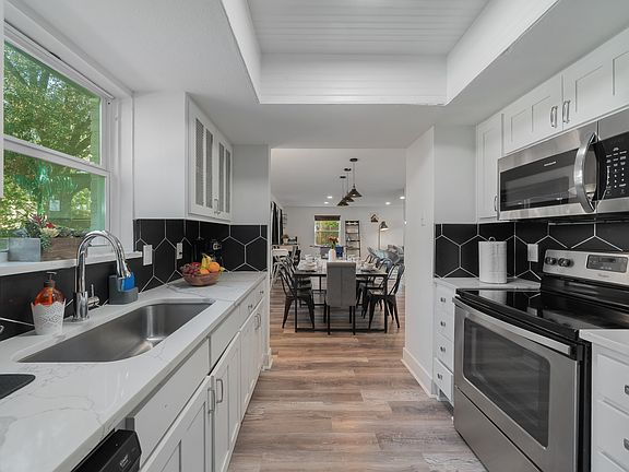 4th image of 4205 Bucknell Dr