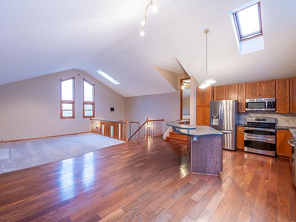 2nd image of 350 W Chip Rd