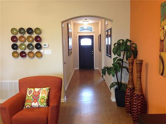 5th image of 101 Stewart Dr
