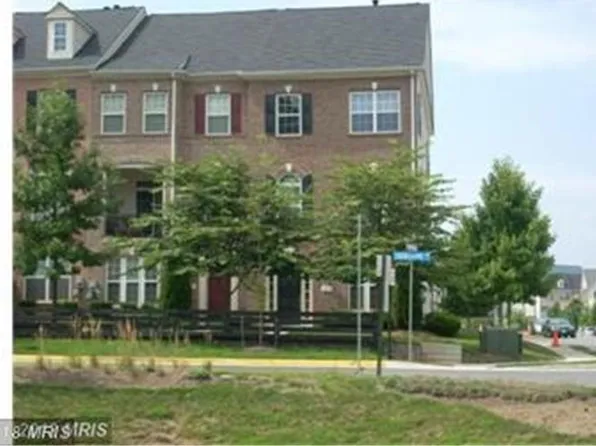12031 Overbridge Ln, Fairfax, VA 22030