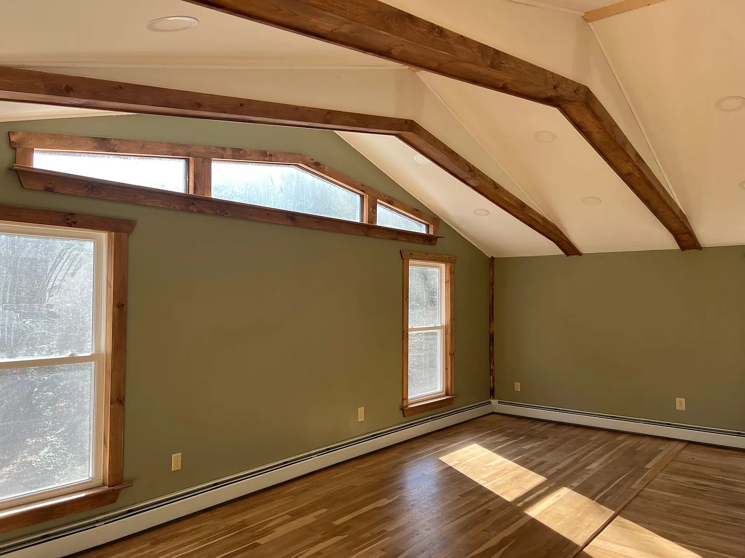 3 bed, 1.5 bath, 1555 sqft, $3,200 — Photo 3