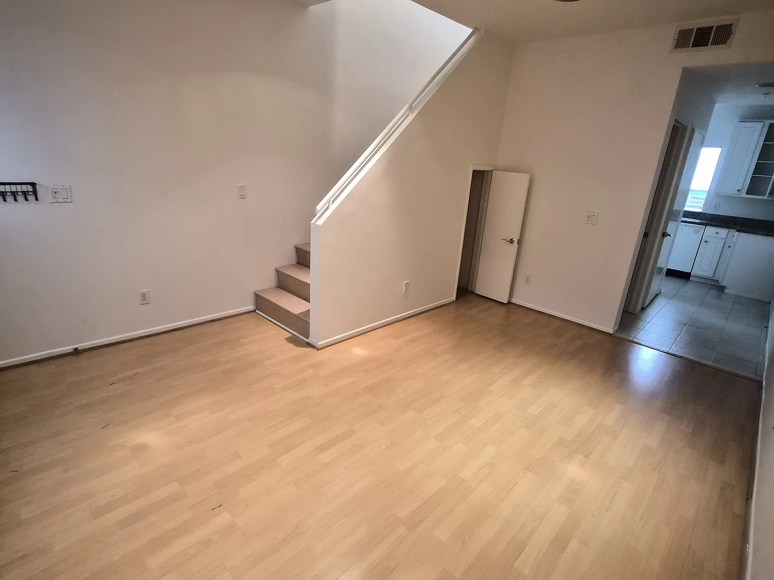 2 bed, 1.5 bath, 1150 sqft, $3,000 — Photo 4