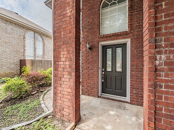 3rd image of 2136 Stoneridge Dr