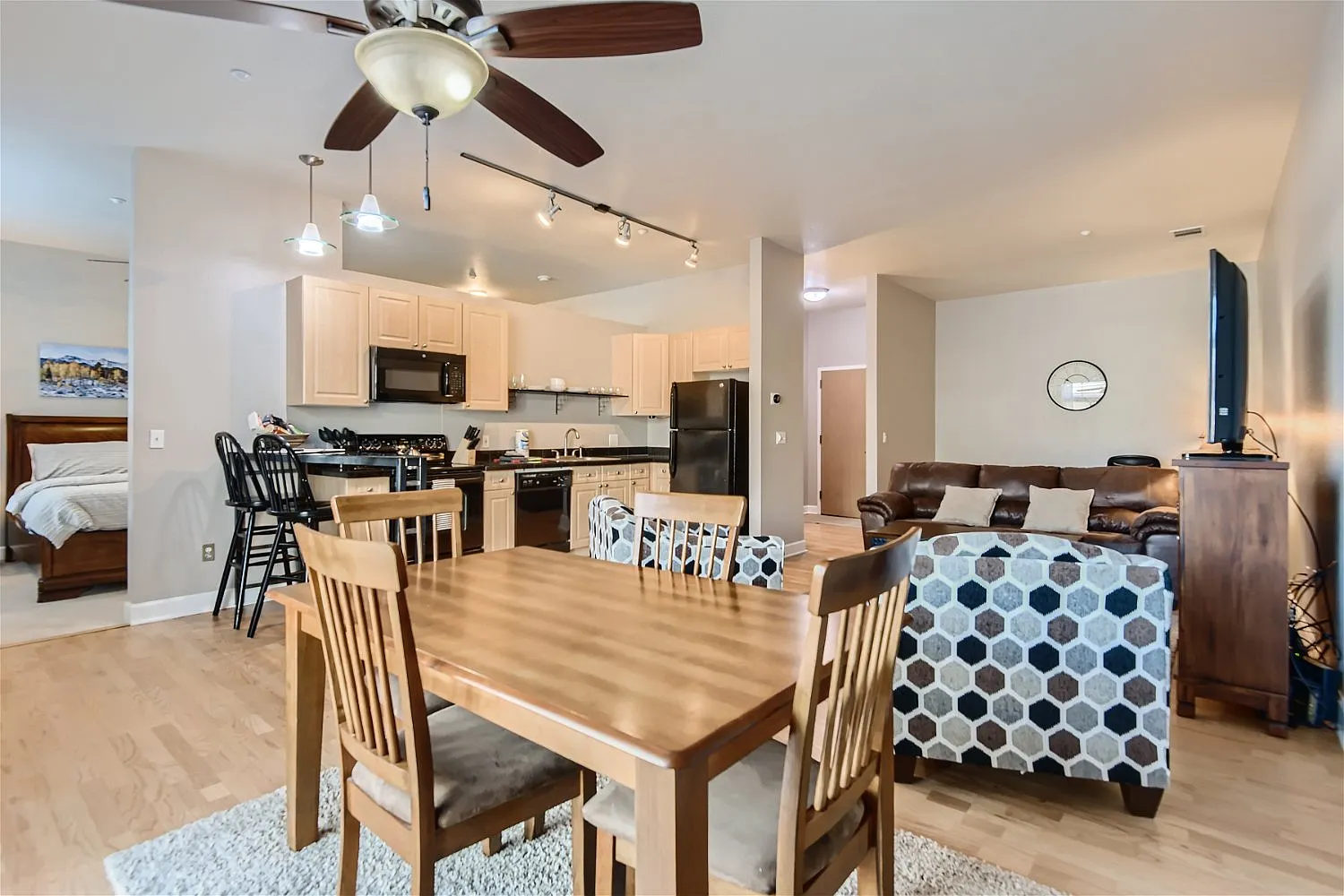 1 bed, 800 sqft, $3,600 — Photo 2