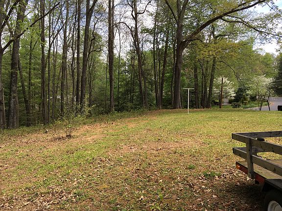 2nd image of 1618 Woodridge Dr