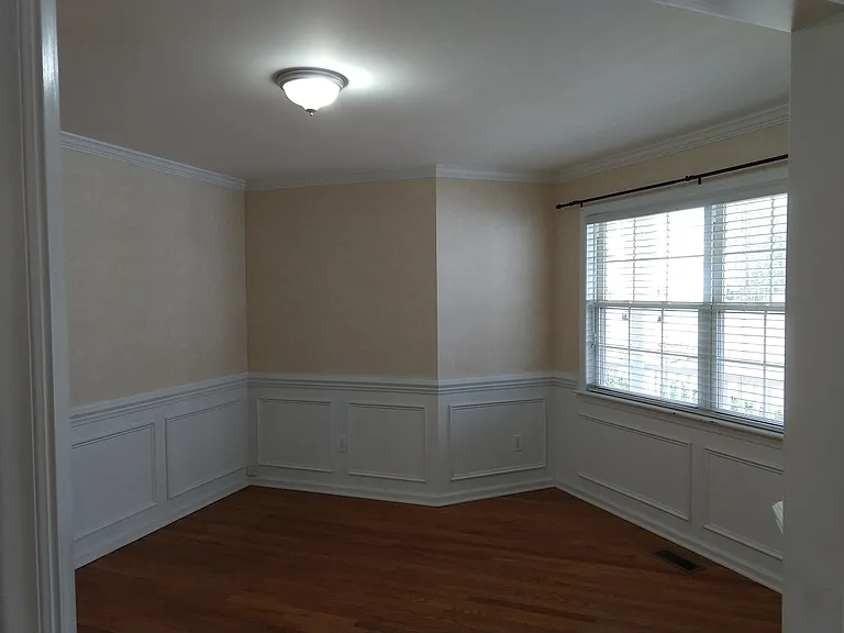 136 Trafalgar Ln — Photo 10