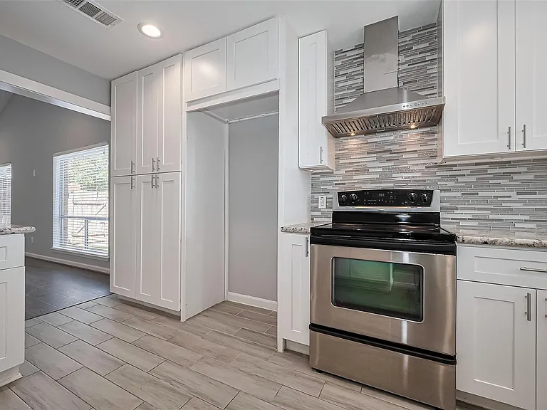 319 Gentilly Dr — Photo 10