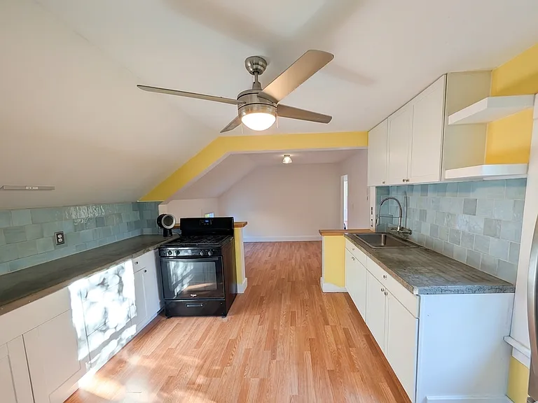 1023 NE Webster St — Photo 21