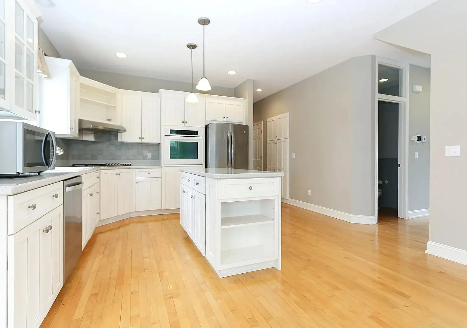 Rare 4 bed singe family super nice luxurious Eden prairie home for rent! — Photo 4