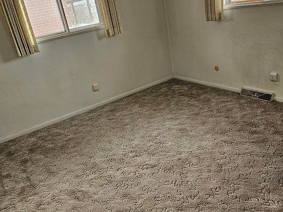 4th image of 425 35th Ave Ct